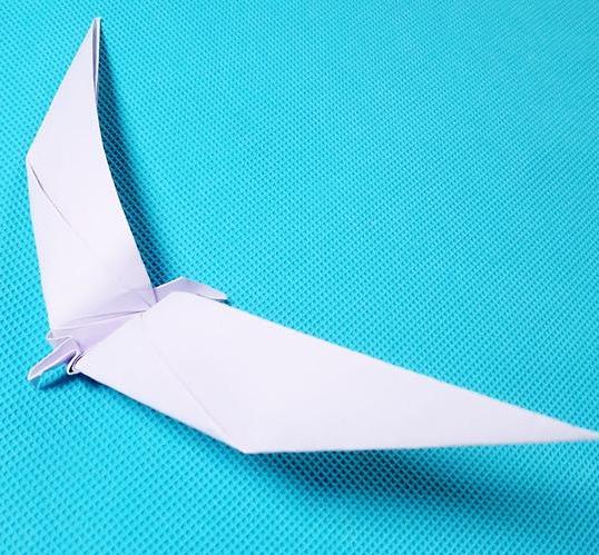 怎么折老鹰简单又会飞？分享可滑翔鹰折纸手工教程(最简单的老鹰怎么折)