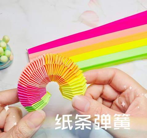 用星星折纸折弹簧彩虹怎么做？(星星折纸怎么折最简单方法)