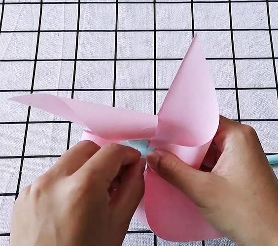 折风车的方法有哪些？超简单学叠纸风车教程(折风车的方法视频)
