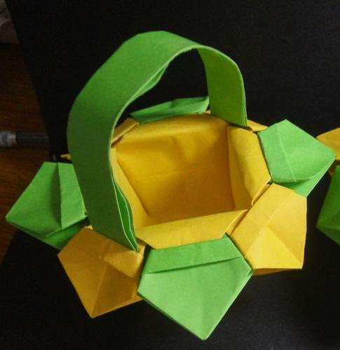 如何用纸做花篮 手工花篮折纸配色制作教程