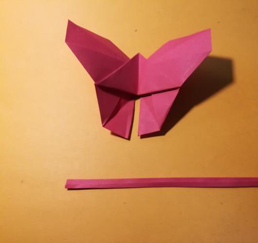 折蝴蝶怎么做？教你做漂亮的折纸蝴蝶手工(折蝴蝶的方法)