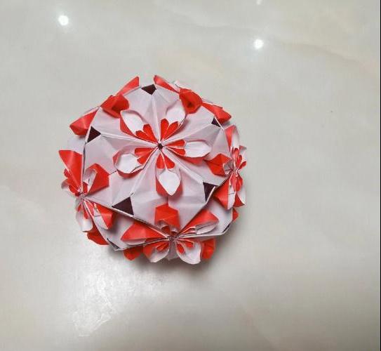 折纸小花球手工哪些是比较简单呢？(手工折纸小花视频简单易学的)