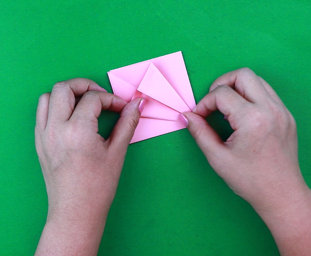 手工百合花折纸如何做？教你做漂亮又简单的百合花折纸(手工百合花怎么做)