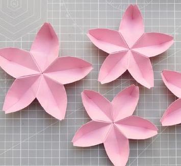 怎么折樱花折纸？分享关于樱花折纸教程(如何用折纸折樱花)