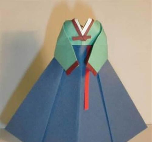 手工折纸古装衣服如何折？分享简单的折纸古装衣服折法(手工折纸衣服裤子怎么折)