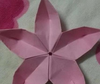 五瓣花折纸怎么做？教你做超美丽的折纸五瓣花手工(花怎么折纸简单)