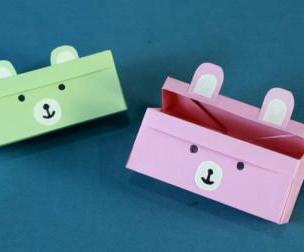 用纸折迷你小文具盒怎么做？分享纸折迷你小文具盒的制作步骤(用纸折迷你文具加书包)