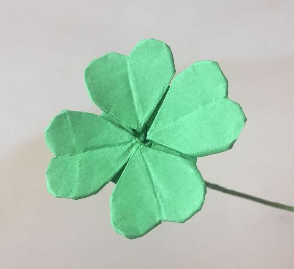 四叶草折纸的方法步骤，四叶草的花语是什么(四叶草手工折纸)