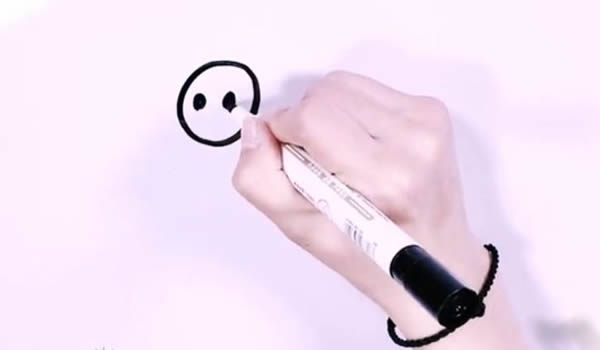 站在泥坑里的小猪佩奇简笔画