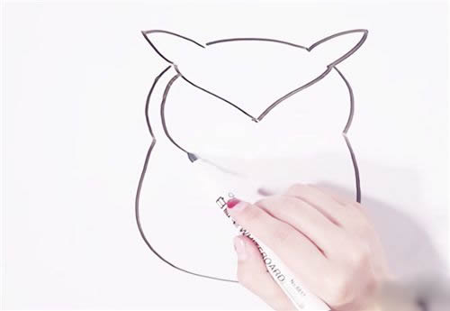 站在树枝上的猫头鹰简笔画