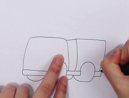 消防车简笔画怎么画简单好看(消防车简笔画怎么画才好看)