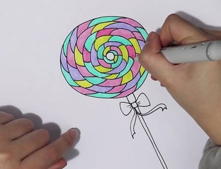 好看的彩虹棒棒糖简笔画