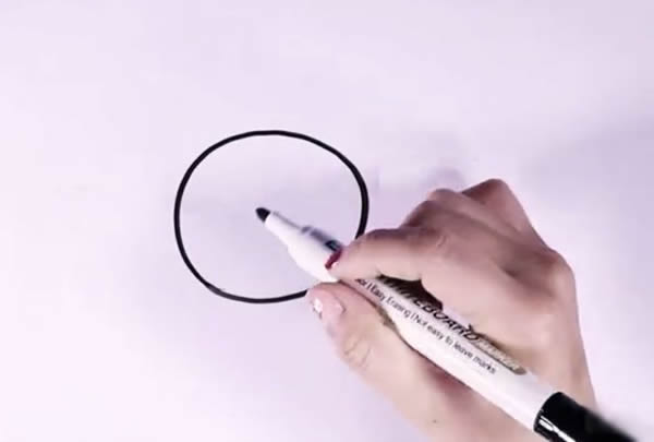 采蜜的小蜜蜂简笔画步骤(采蜜的小蜜蜂怎么画)