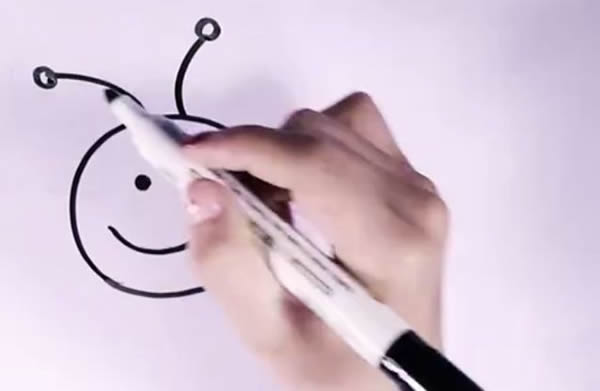 采蜜的小蜜蜂简笔画步骤