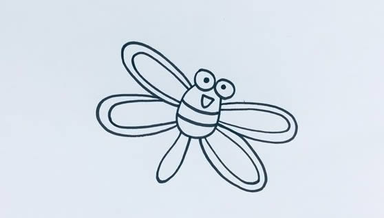 色彩斑斓的蜻蜓简笔画
